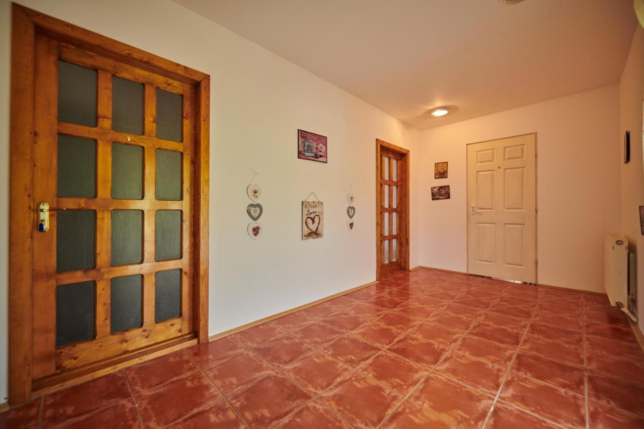 Vila Tara Hategului Exterior foto